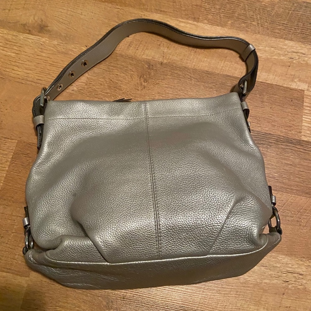 EUC Silver Pebble Leather Coach Bag